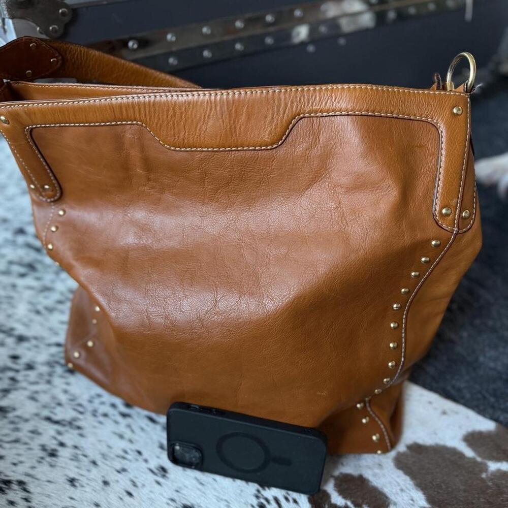 Classic HUGE Michael Kors Astor hobo bag in soft tan leather with signature gold - Picture 2 of 8